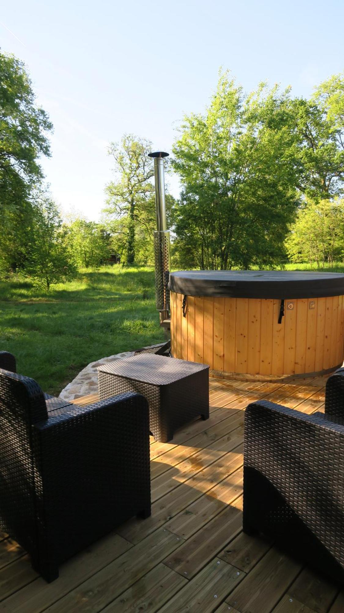 Serenite Verte A La Tuilerie Accommodation La Bazeuge Kültér fotó